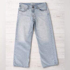 Levi's Light Blue Wash Low Rise Jeans - Size 31